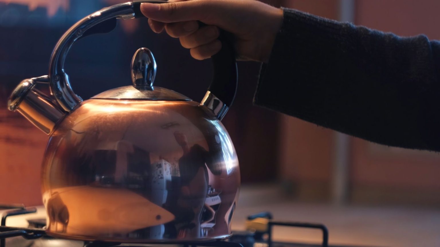 Can You Put A Glass Tea Kettle On The Stove?